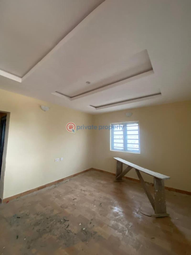 Block Of Flats For Rent Cele Rainbow, Tipper Garage Akala Express Ibadan Oyo - 3