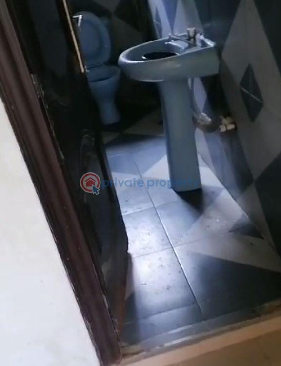 1 bedroom Mini Flat For Rent Itire-Ikate Surulere Lagos - 3