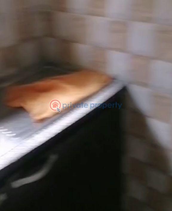 1 bedroom Mini Flat For Rent Itire-Ikate Surulere Lagos - 5