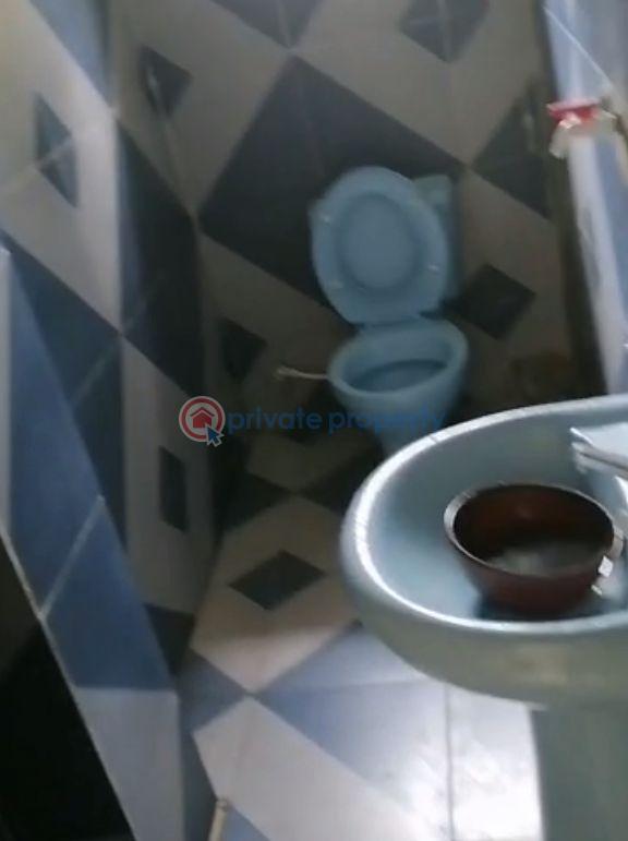 1 bedroom Mini Flat For Rent Itire-Ikate Surulere Lagos - 2