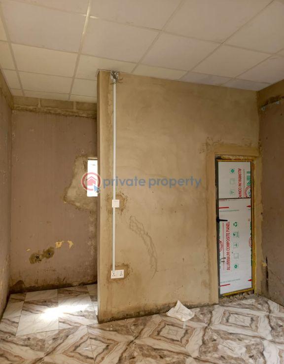 1 bedroom Mini Flat For Rent Itire-Ikate Surulere Lagos - 1
