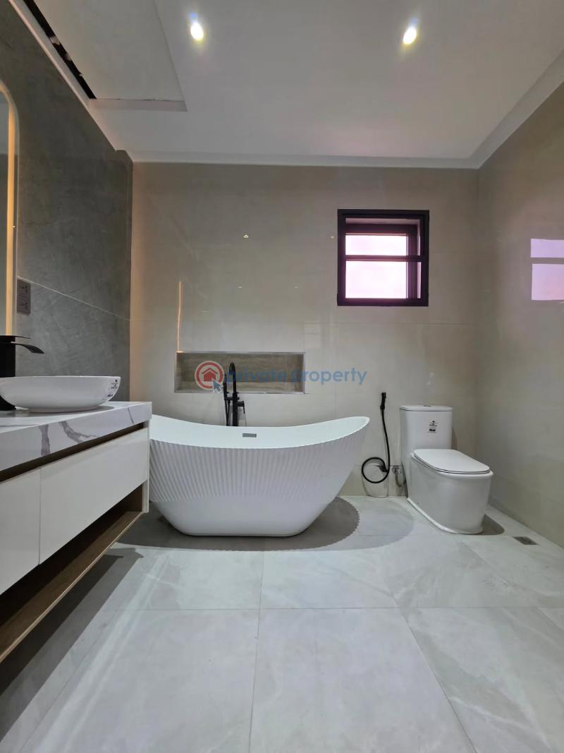 Topnotch 5bedroom fully detached house with pool - 13 5 bedroom Detached Duplex For Sale Royal Garden Estate Ajah Lagos - 13