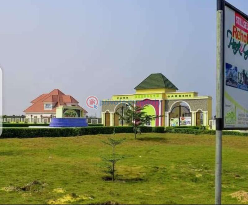 Residential Land For Sale Simawa / Lagos Ibadan Expressway/ Behind Rccg Camp Ogun area  - 1