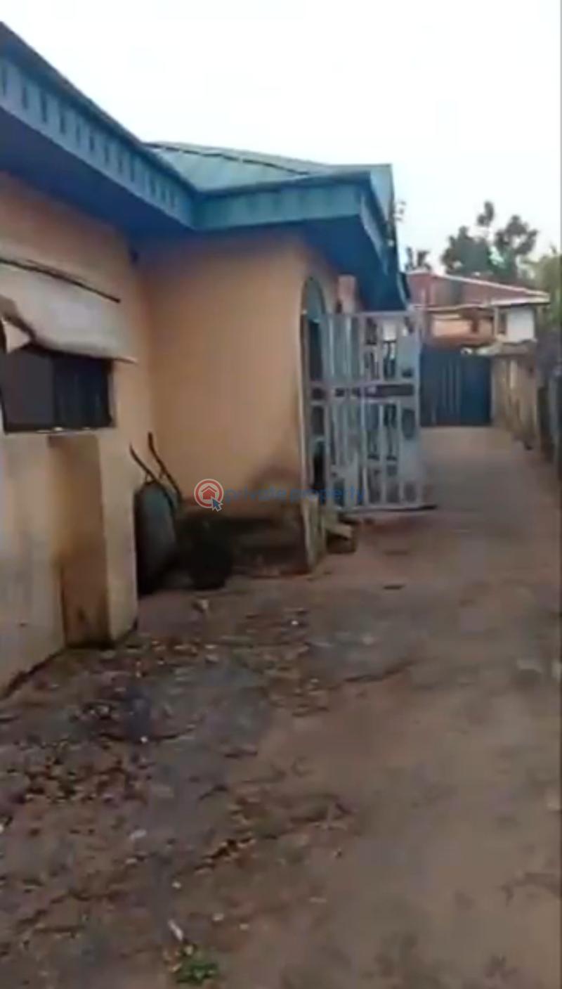Block Of Flats For Sale Off Benin Agbor Road Behind Guinness Brewery. Benin Edo - 1