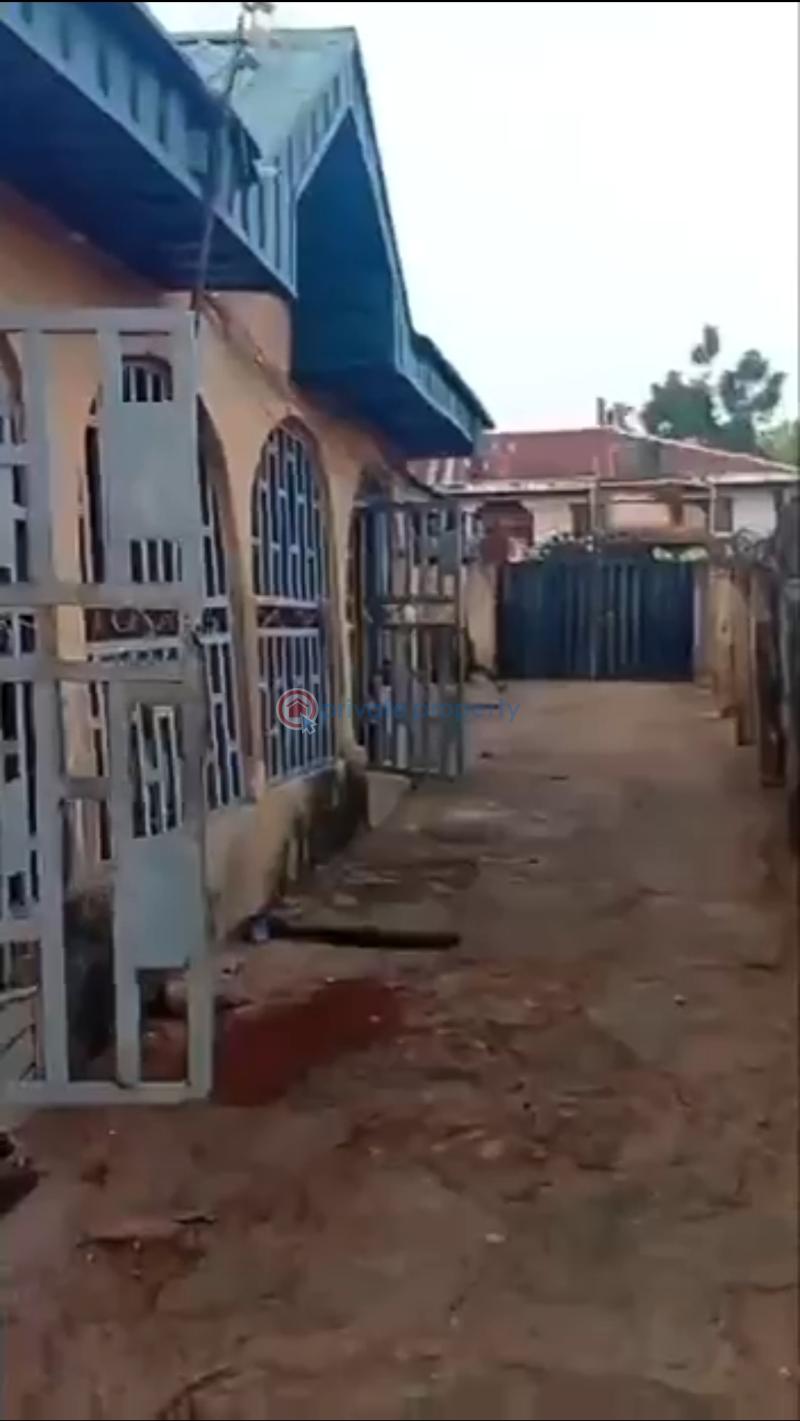 Block Of Flats For Sale Off Benin Agbor Road Behind Guinness Brewery. Benin Edo - 0