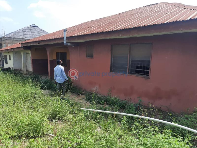 3 bedroom Semi detached Bungalow For Sale Apete Eleyele Ibadan Oyo - 5