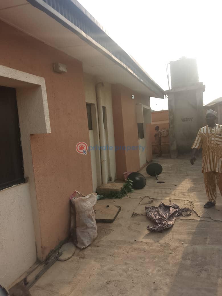 House For Sale Akala Way, Wofun: Kute Area: *💥landmark* 👉 Akala Estate Akobo Ibadan Oyo - 11