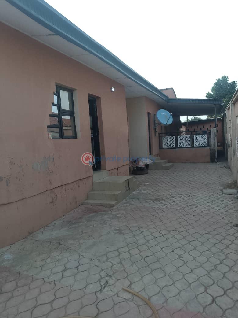 House For Sale Akala Way, Wofun: Kute Area: *💥landmark* 👉 Akala Estate Akobo Ibadan Oyo - 1