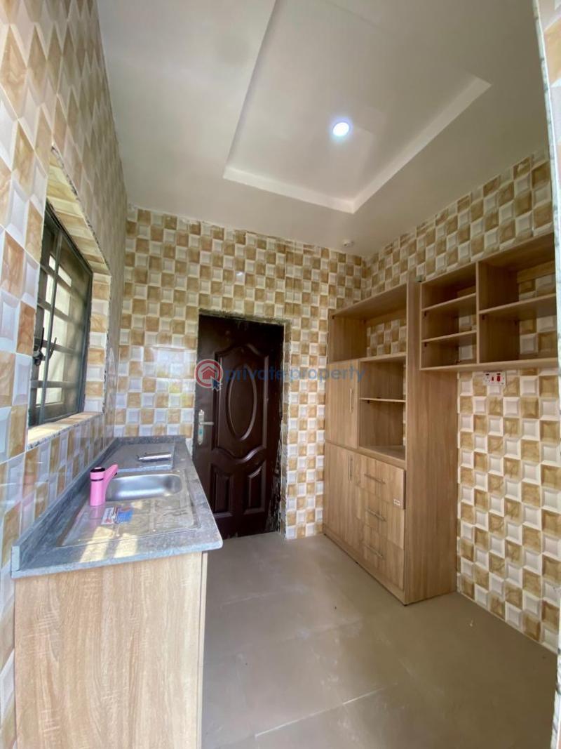2 bedroom Block Of Flats For Rent Behind Faith Foundation. 2 Minutes Walk To The Main Road. Oluyole Estate Ibadan Oyo - 6