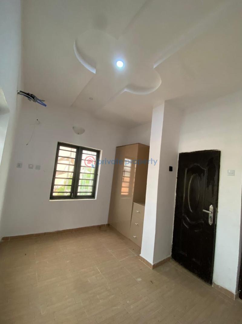 2 bedroom Block Of Flats For Rent Behind Faith Foundation. 2 Minutes Walk To The Main Road. Oluyole Estate Ibadan Oyo - 20