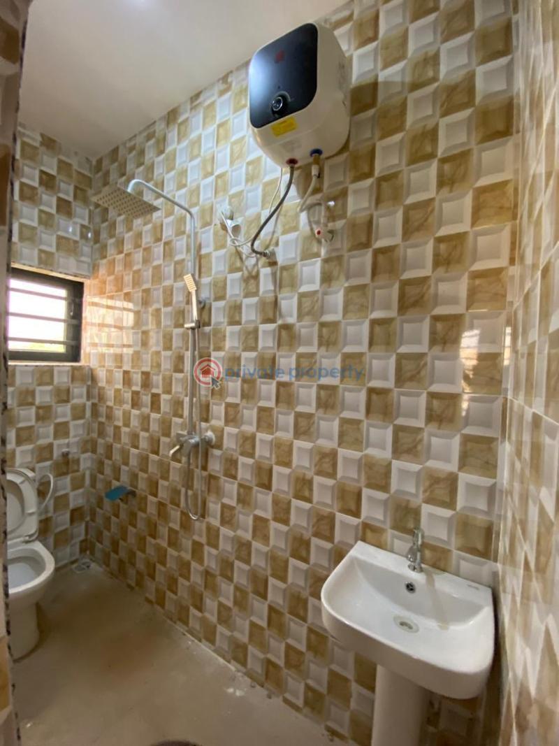 2 bedroom Block Of Flats For Rent Behind Faith Foundation. 2 Minutes Walk To The Main Road. Oluyole Estate Ibadan Oyo - 1