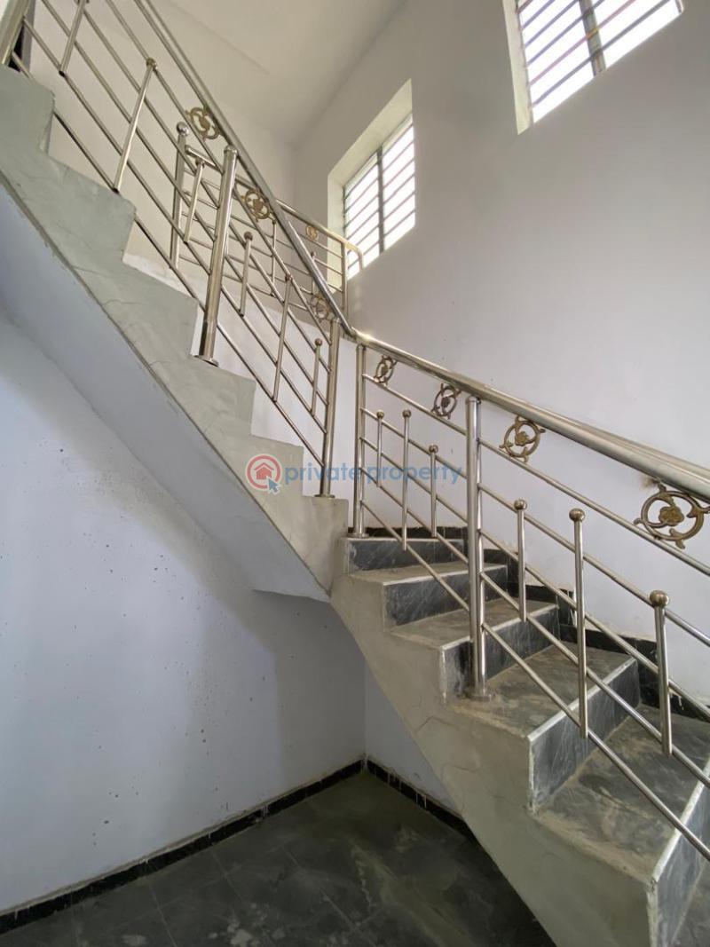 2 bedroom Block Of Flats For Rent Behind Faith Foundation. 2 Minutes Walk To The Main Road. Oluyole Estate Ibadan Oyo - 8