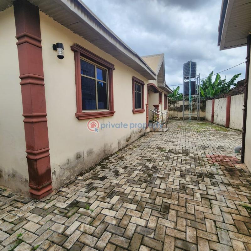 Detached Bungalow For Sale Iyana Church Ibadan Oyo - 4