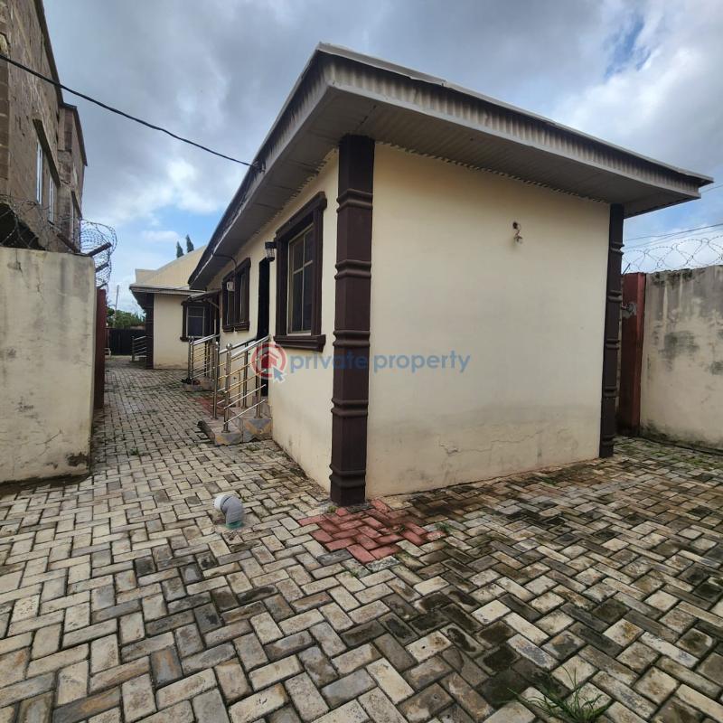 Detached Bungalow For Sale Iyana Church Ibadan Oyo - 2