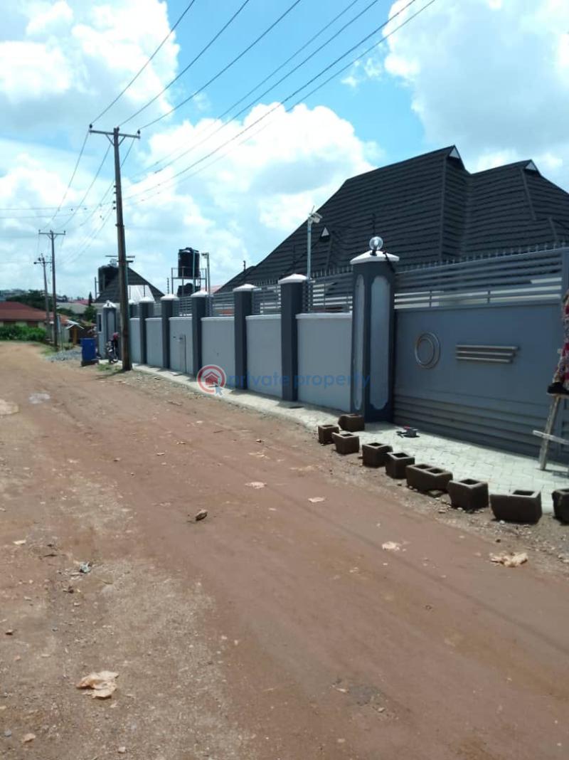 3 bedroom Bungalow For Sale Gbagi, Airport Road Ibadan Oyo - 0