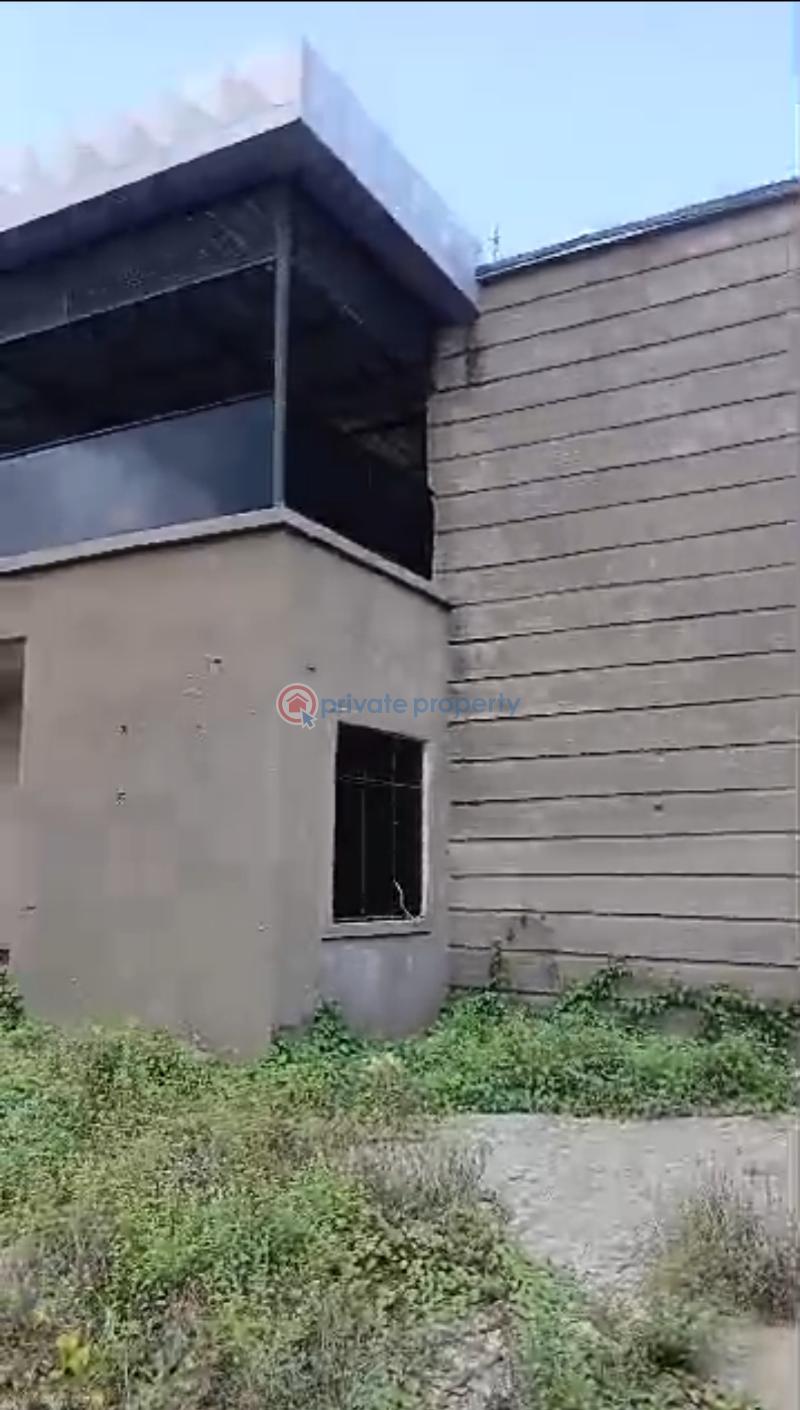 Duplex For Sale Uholor Community, Close To Enogie Palace, Off Airport Road, Off Ekenwan Road.* Benin Edo - 3