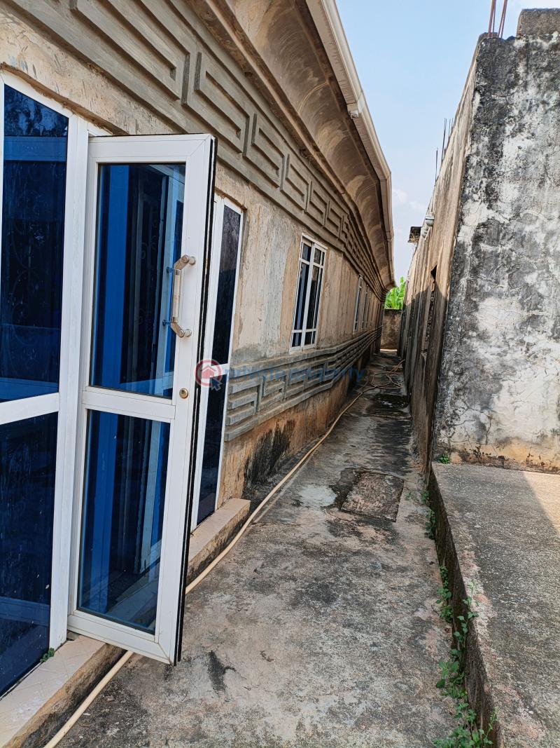 Commercial Property For Sale Along Ikorodu / Ijebu Ode Road, Ikorodu Ikorodu Lagos - 2