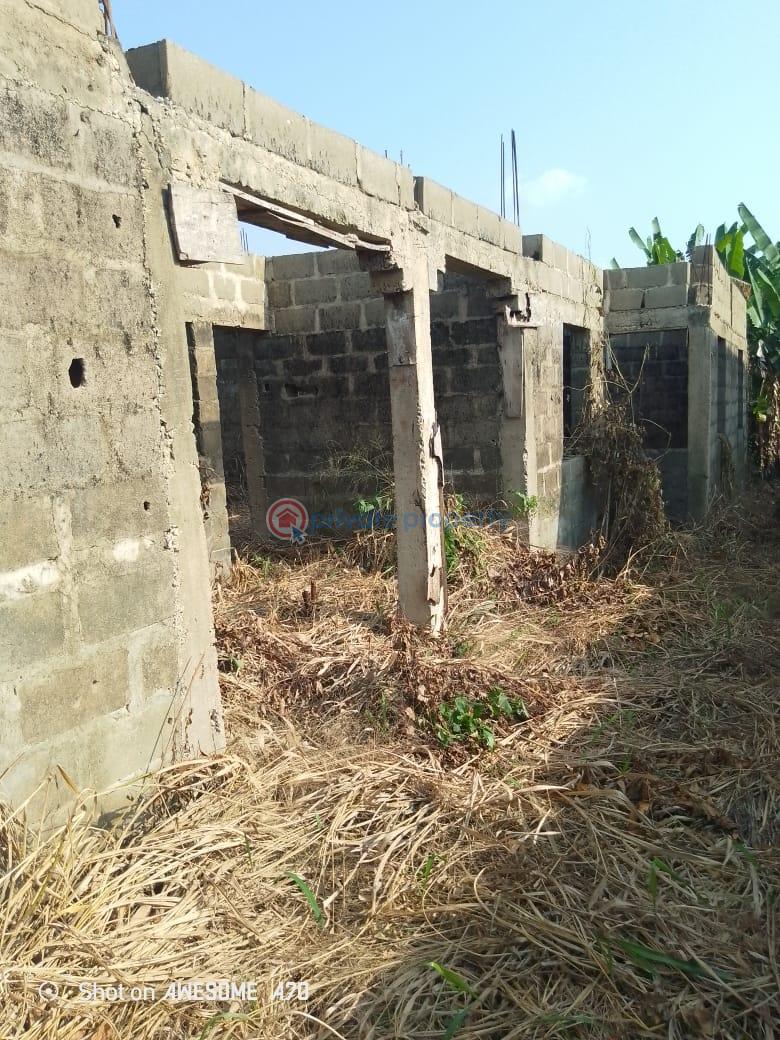 3 bedroom Townhouse For Sale Mowe Opposite Redemption Camp It Can Either Be Roofed Or Decked Magboro Lagos Extension Ogun - 1