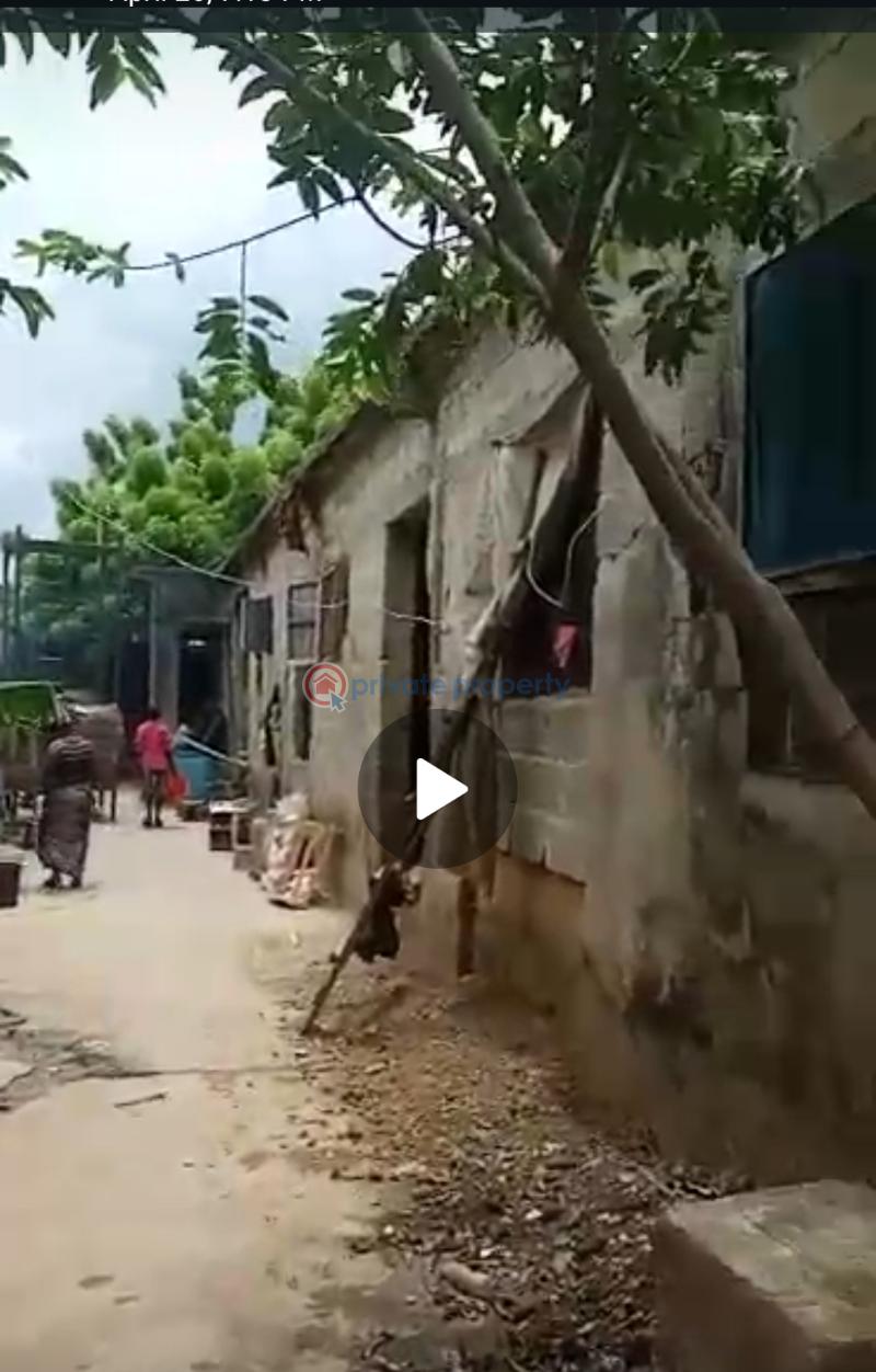 8 bedroom Bungalow For Sale 20 ;akeem Kazeem Street, Ejigbo Isolo Ejigbo Lagos - 3