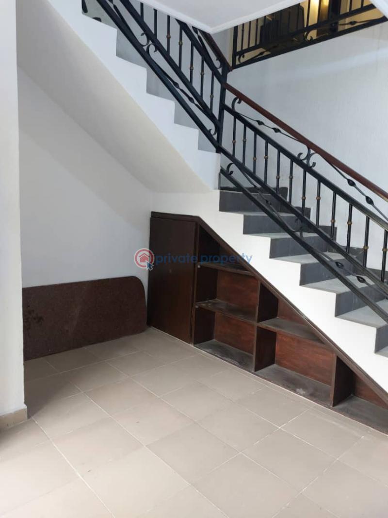Unfurnished three bedroom ensuite maisonette, - 2 3 bedroom Maisonette For Rent Lekki Phase 1 Lagos - 2