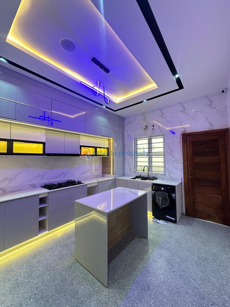 Uniquely built spacious 4 bedroom fully detached duplex - 8 5 bedroom Detached Duplex For Sale Chevron Drive Lekki Lagos - 8