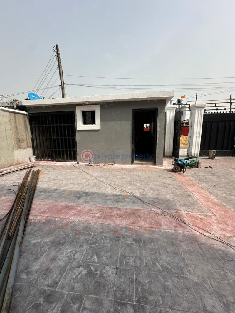 Upscale 6 bedroom detached with 1 room bq & a security post - 2 6 bedroom Detached Duplex For Rent Lekki Phase 1 Lagos - 2