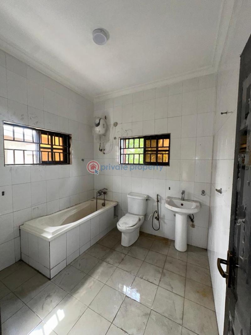 Upscale 6 bedroom detached with 1 room bq & a security post - 17 6 bedroom Detached Duplex For Rent Lekki Phase 1 Lagos - 17