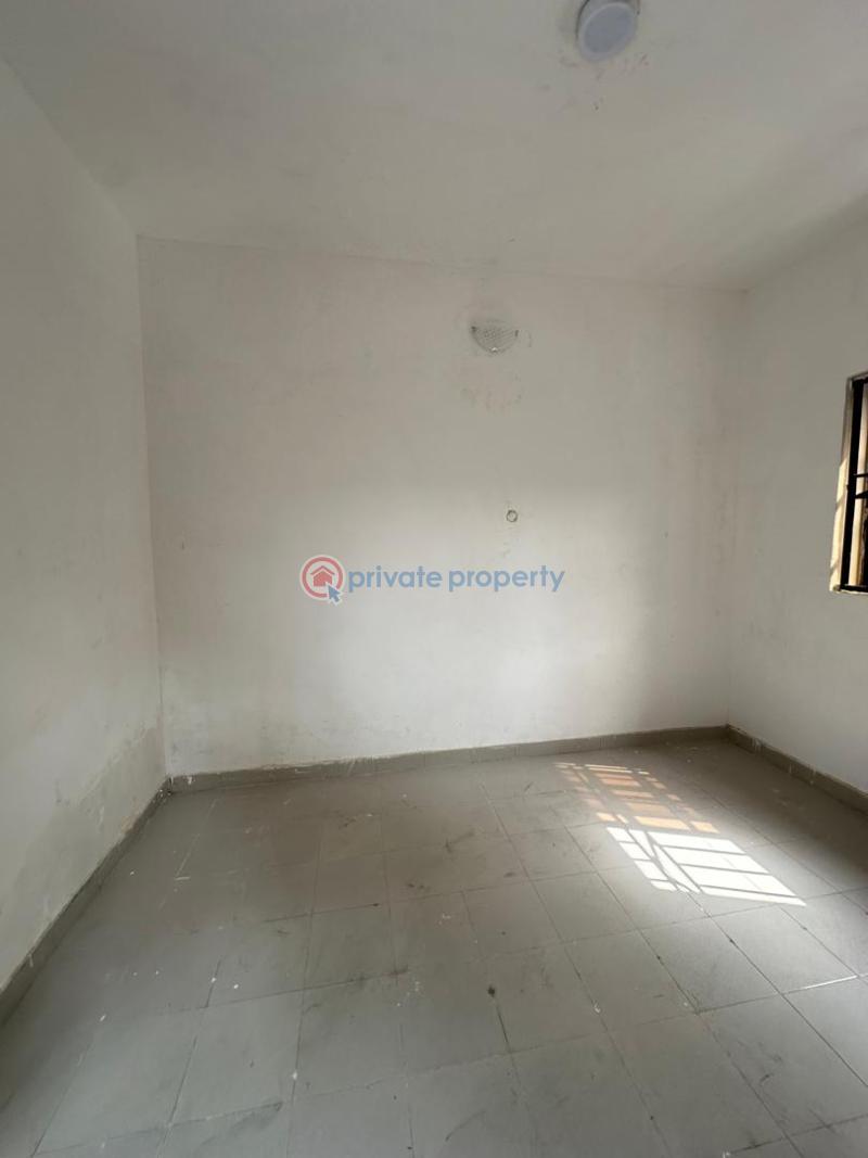 Upscale 6 bedroom detached with 1 room bq & a security post - 8 6 bedroom Detached Duplex For Rent Lekki Phase 1 Lagos - 8