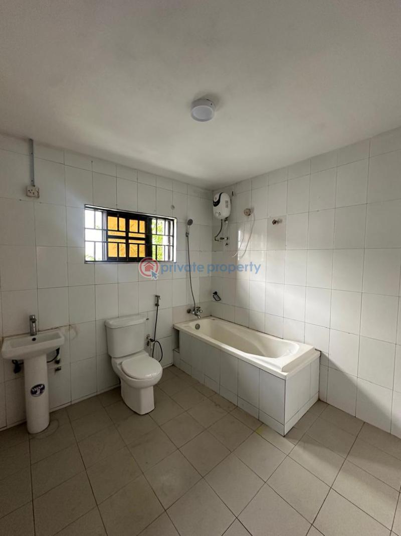 Upscale 6 bedroom detached with 1 room bq & a security post - 15 6 bedroom Detached Duplex For Rent Lekki Phase 1 Lagos - 15