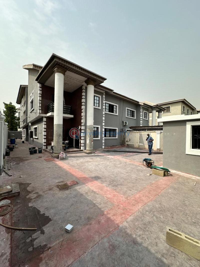 Upscale 6 bedroom detached with 1 room bq & a security post - 3 6 bedroom Detached Duplex For Rent Lekki Phase 1 Lagos - 3