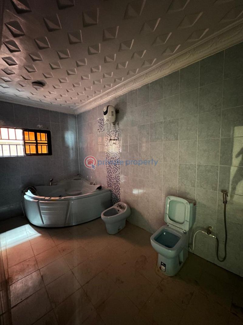 Upscale 6 bedroom detached with 1 room bq & a security post - 21 6 bedroom Detached Duplex For Rent Lekki Phase 1 Lagos - 21