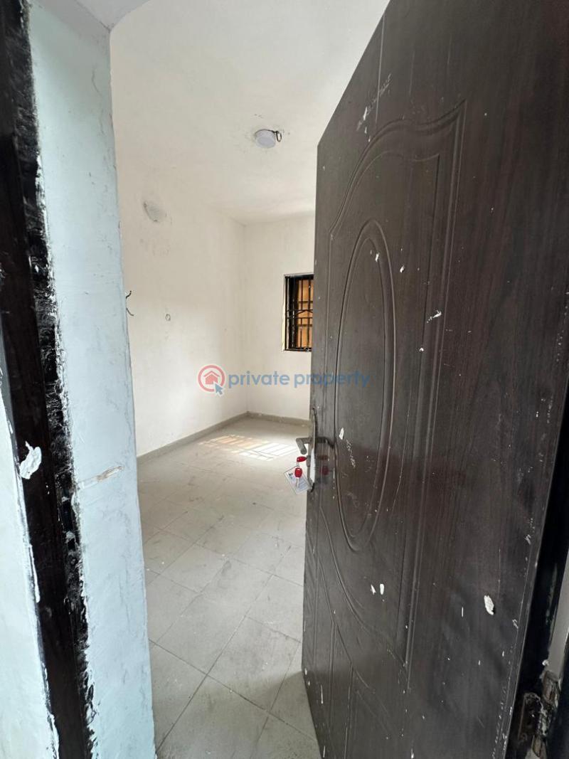Upscale 6 bedroom detached with 1 room bq & a security post - 9 6 bedroom Detached Duplex For Rent Lekki Phase 1 Lagos - 9