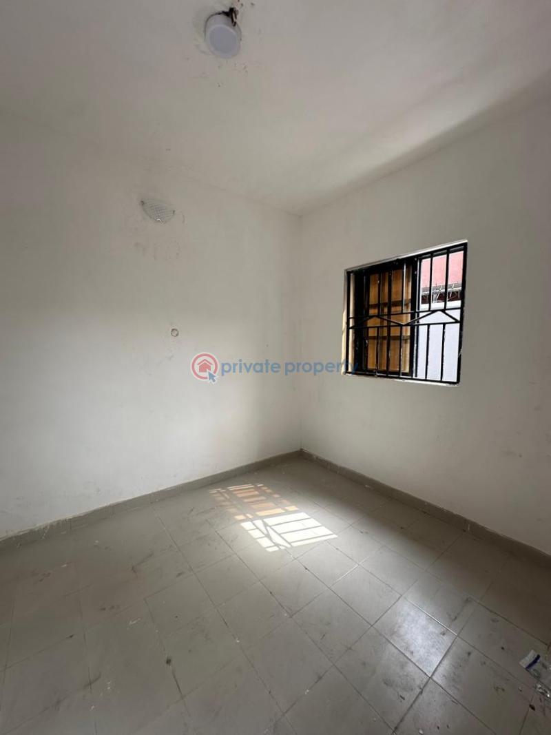 Upscale 6 bedroom detached with 1 room bq & a security post - 7 6 bedroom Detached Duplex For Rent Lekki Phase 1 Lagos - 7