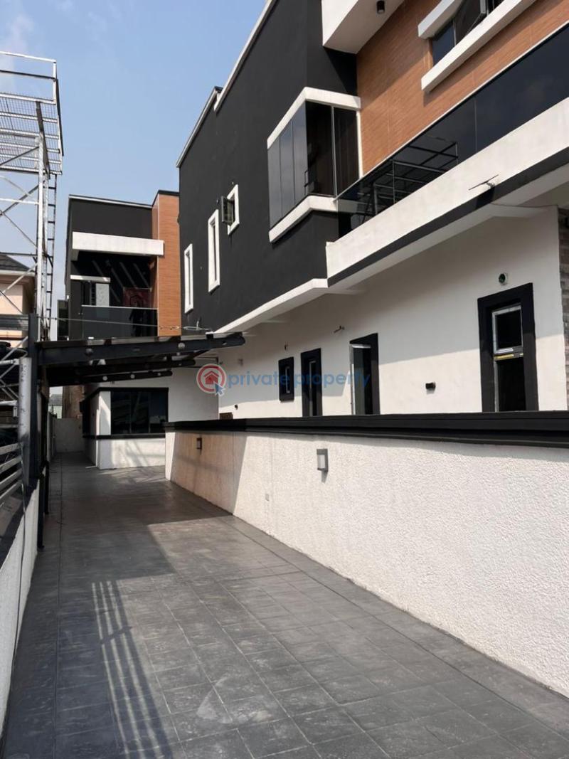 House For Sale Bera Estate, Ajiran Chevron Drive Lekki Lagos - 3