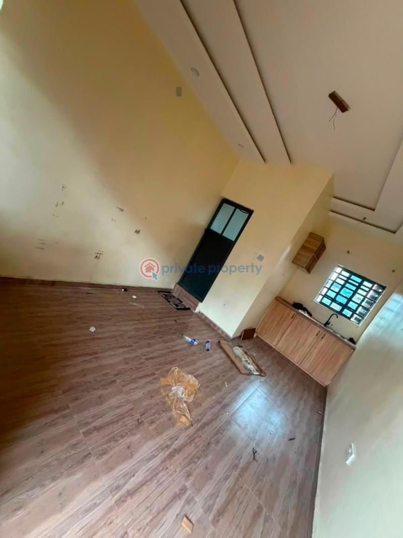 1 bedroom Self Contain For Rent Sholanke Akoka Akoka Yaba Lagos - 4
