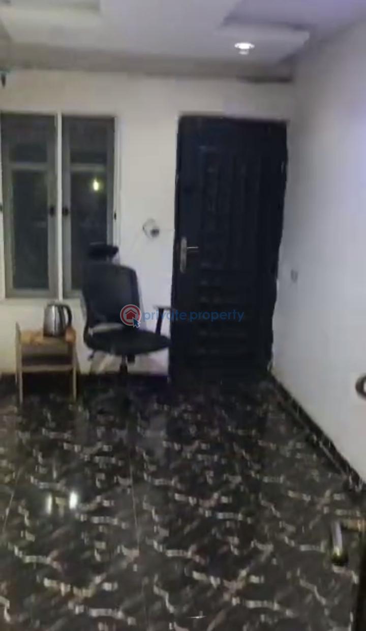 1 bedroom Self Contain For Rent Adekunle Yaba Lagos - 9