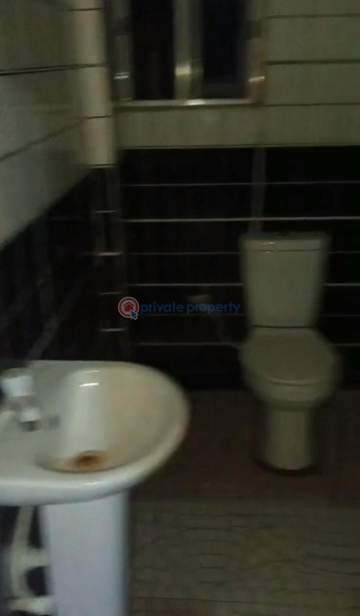 1 bedroom Self Contain For Rent Adekunle Yaba Lagos - 4