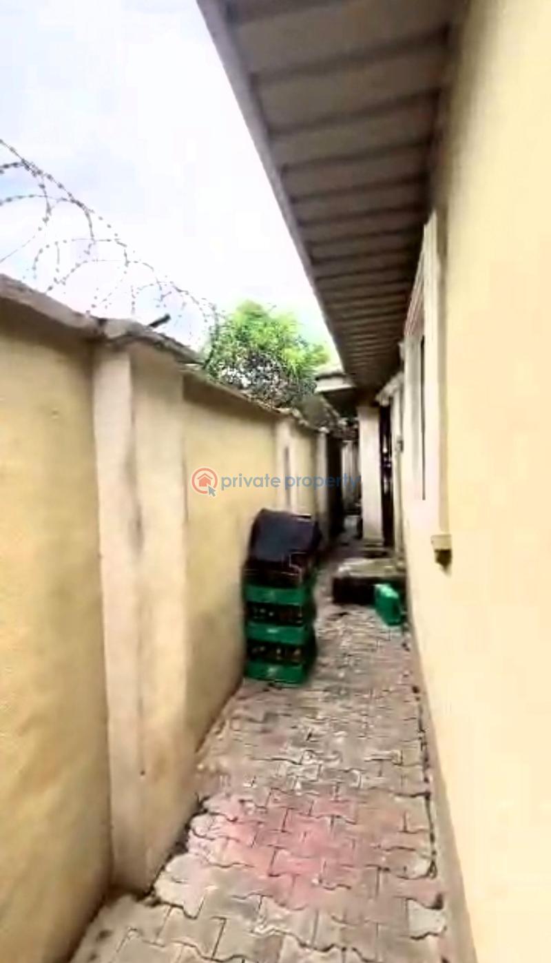 Bungalow For Sale Off Ekewan Rd At Ugbiyhoko Community. Benin Edo - 2