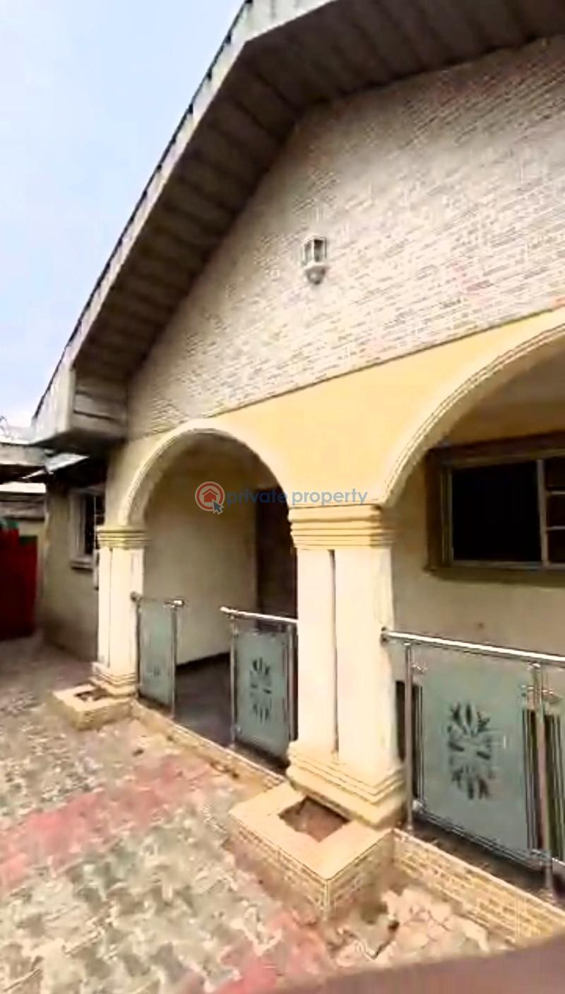 Bungalow For Sale Off Ekewan Rd At Ugbiyhoko Community. Benin Edo - 3