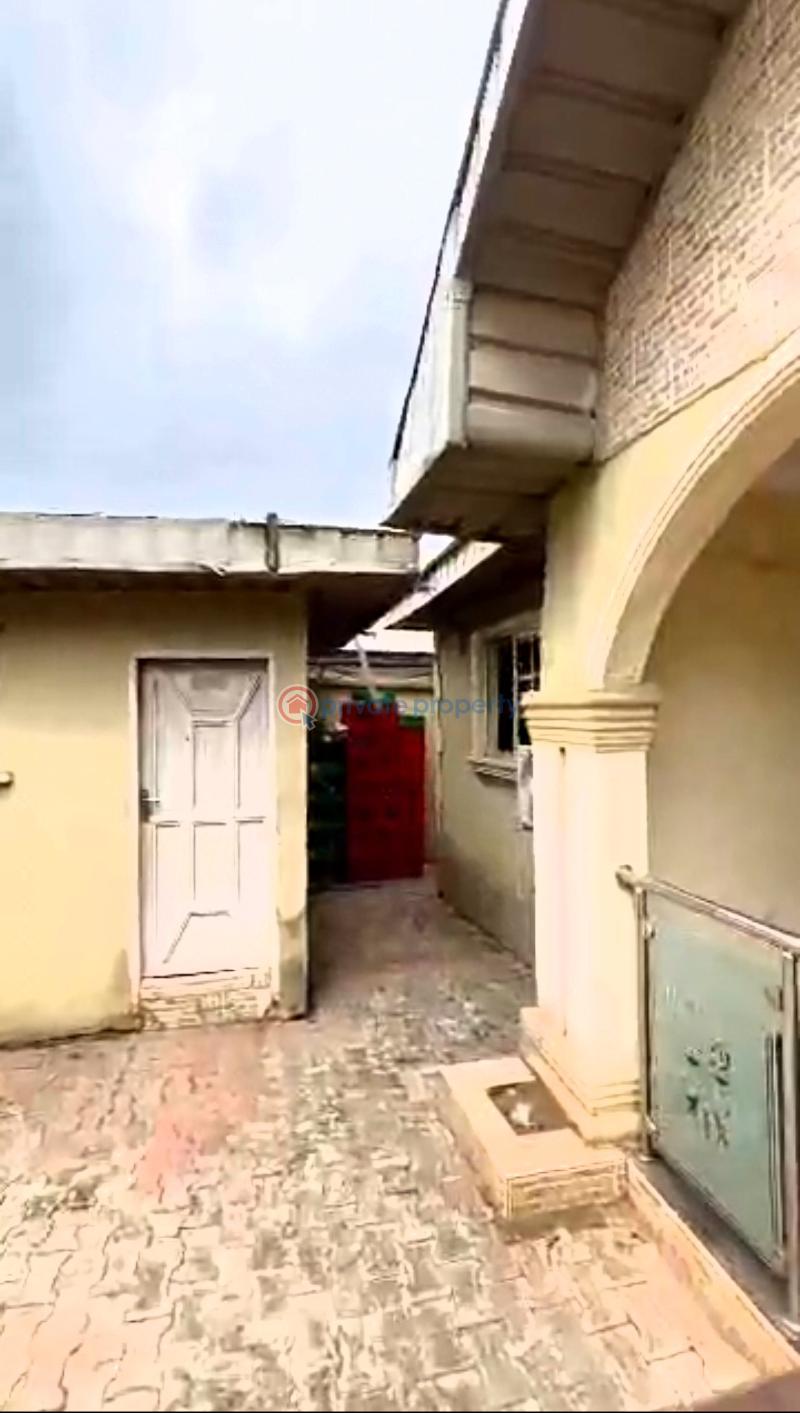 Bungalow For Sale Off Ekewan Rd At Ugbiyhoko Community. Benin Edo - 1