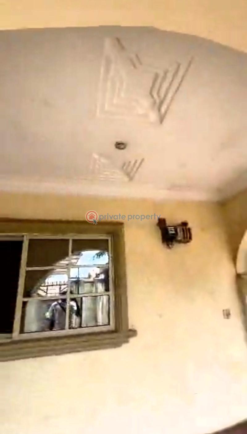 Bungalow For Sale Off Ekewan Rd At Ugbiyhoko Community. Benin Edo - 4