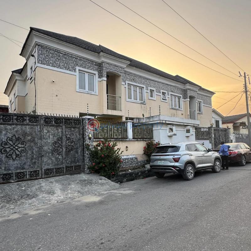4 bedroom Semi detached Duplex For Sale Surulere Lagos - 10