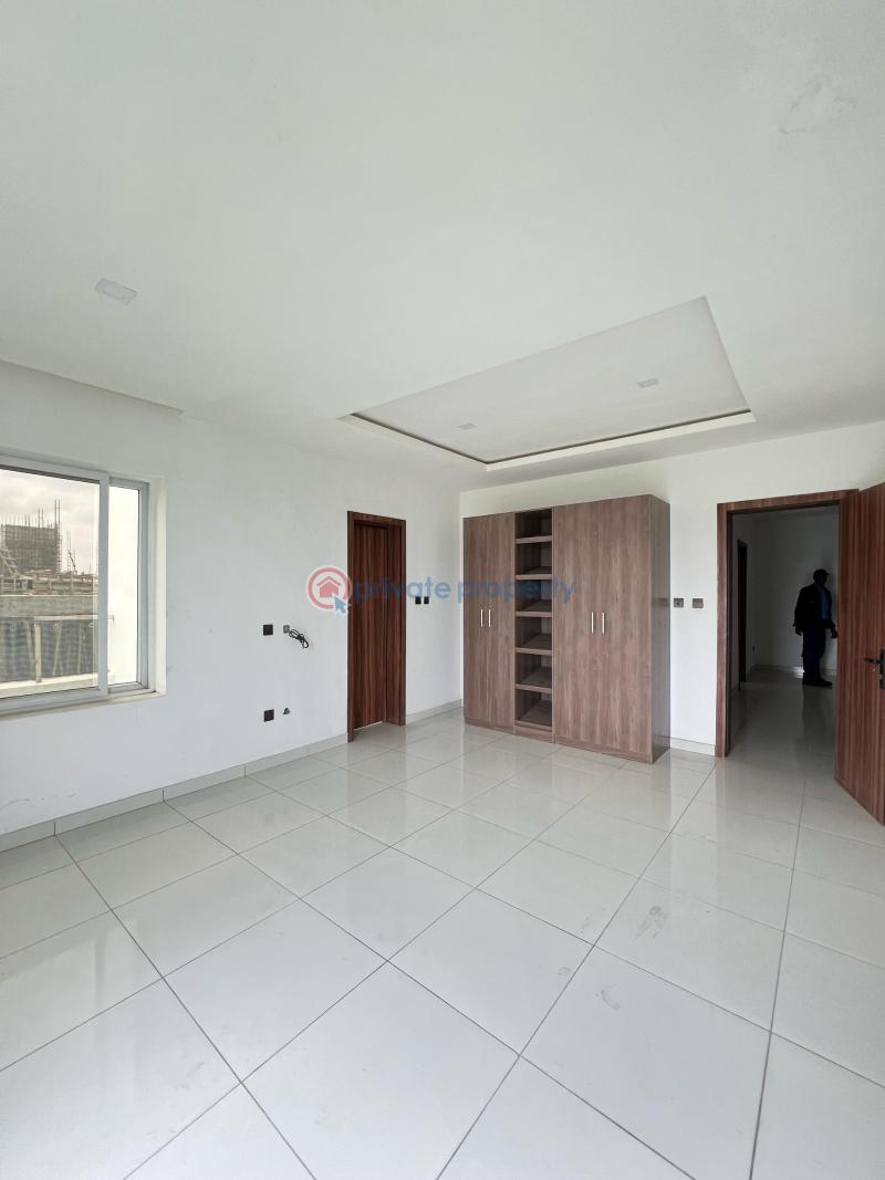 Very spacious 4 bedroom penthouse with swimming pool, gym and elevator - 7 4 bedroom Penthouse For Sale Lekki Lagos - 7