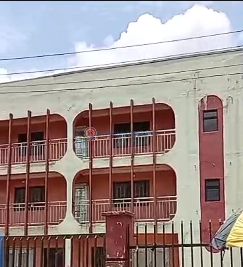 Mall/Complex/Plaza For Sale Directly Along Ever Busy Business Hub New Lagos Road By New Benin Market Upper Lawani Junction, Benin City. Benin Edo - 1