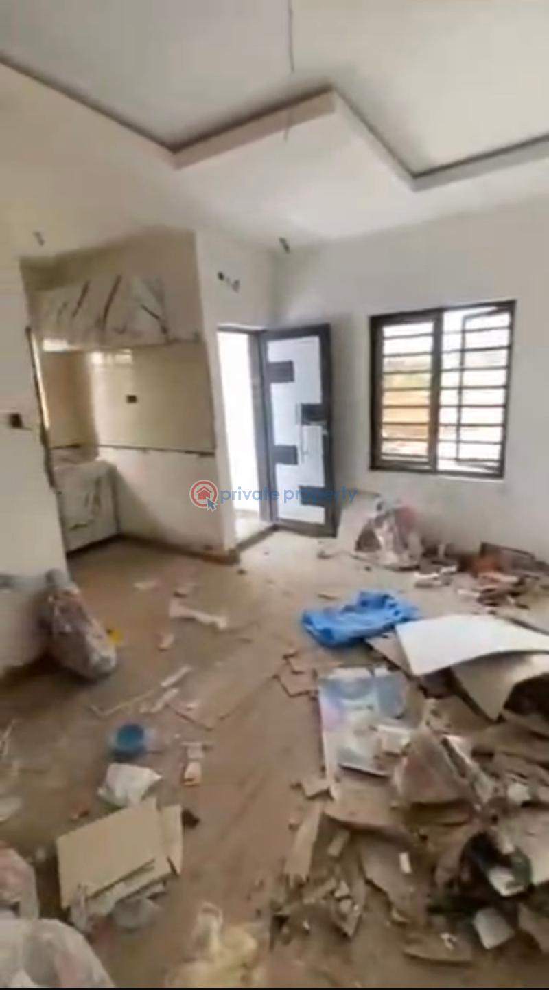 Self Contain For Rent Off Pedro Road Shomolu Lagos - 0