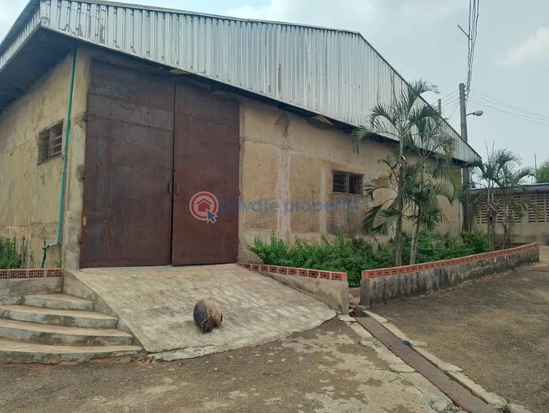 Warehouse For Sale Air Port Junction , Alakia. Alakia Ibadan Oyo - 0