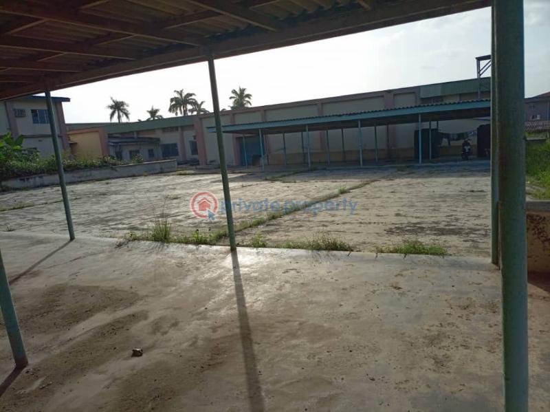 Warehouse For Sale Opposite Eagle Flowers At Toll Gate. Ibadan Oyo - 4