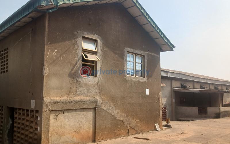 9 bedroom Warehouse For Sale Old Ife Road Alakia Ibadan Oyo - 1