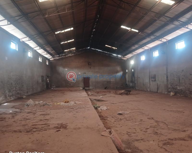 9 bedroom Warehouse For Sale Old Ife Road Alakia Ibadan Oyo - 3