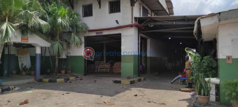 Wearhouse factory on two floors.7689sqm land. building space 12978sqm - 6 Factory For Sale Mushin By Ilupeju Mushin Lagos - 6